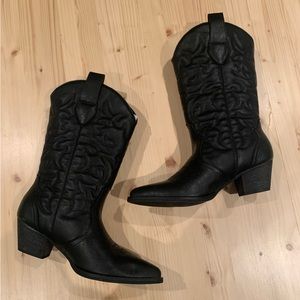 Size 8 cowboy boots